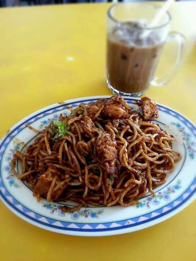 mee goreng & kopi ice|korinoさん