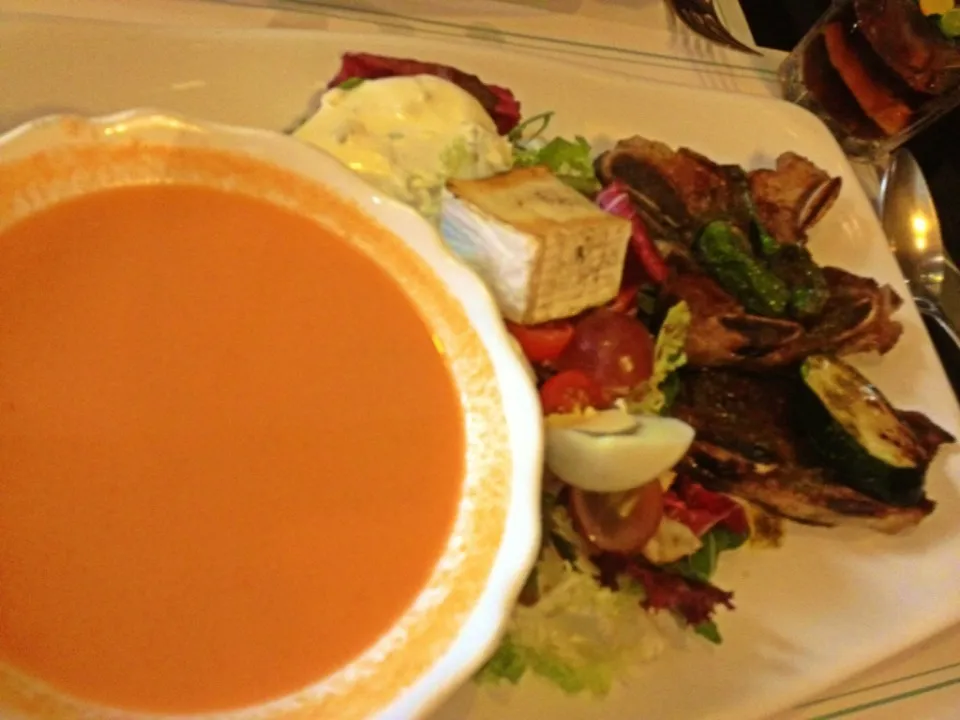 #gazpacho TYPICAL SPANISH and cheese salad.|De Pupesさん