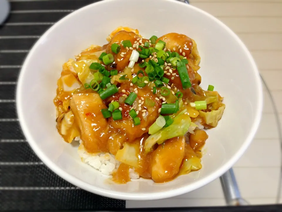 ご飯が進む！キャベツと鶏むね肉のピリ辛丼♪|sewermanさん