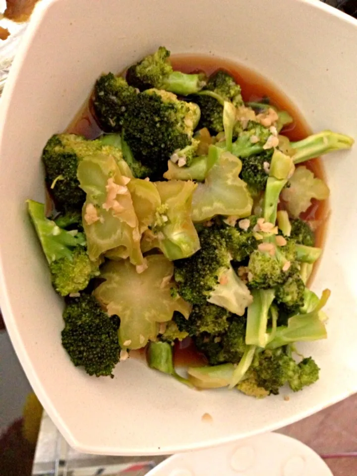 Broccoli with garlic and oyster sauce|Ong Sor Fernさん