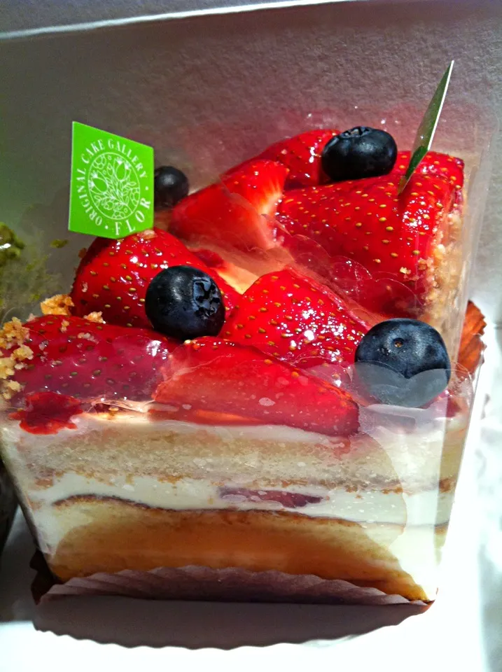 Strawberry soufflé cake|mikko tanさん