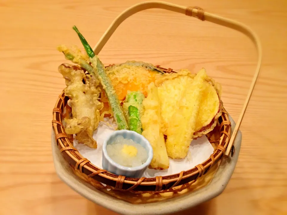 Assorted tempura of vegetables（野菜の天ぷら盛り合わせ）|Polar Bearさん