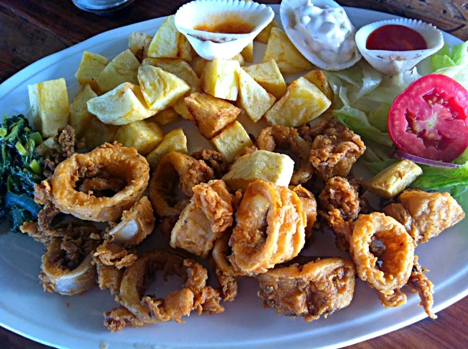 Calamari and Chips|Watcharachai Changsomさん