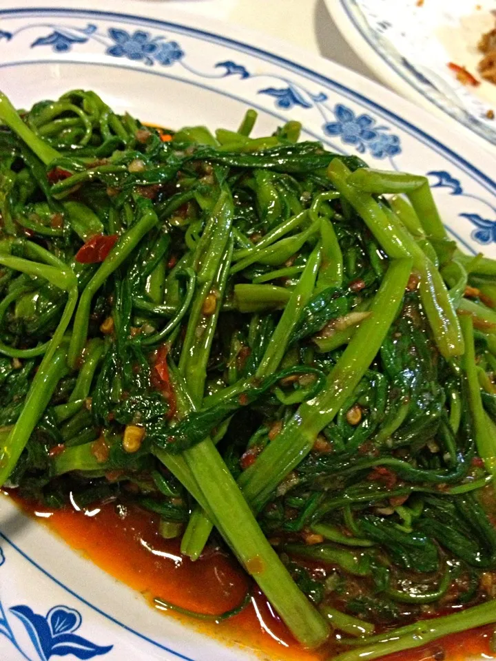 Snapdishの料理写真:Sambal Kangkong|Yvonne Limさん