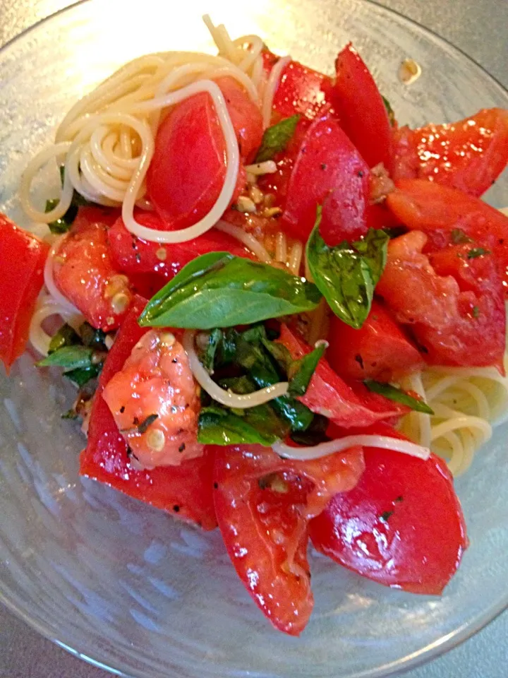 二日酔いにばっちり！エゴマ油トマトサラダパスタ☆ 麺を暖かいまま投入すると、ぬる美味しいww|honeyhunterさん