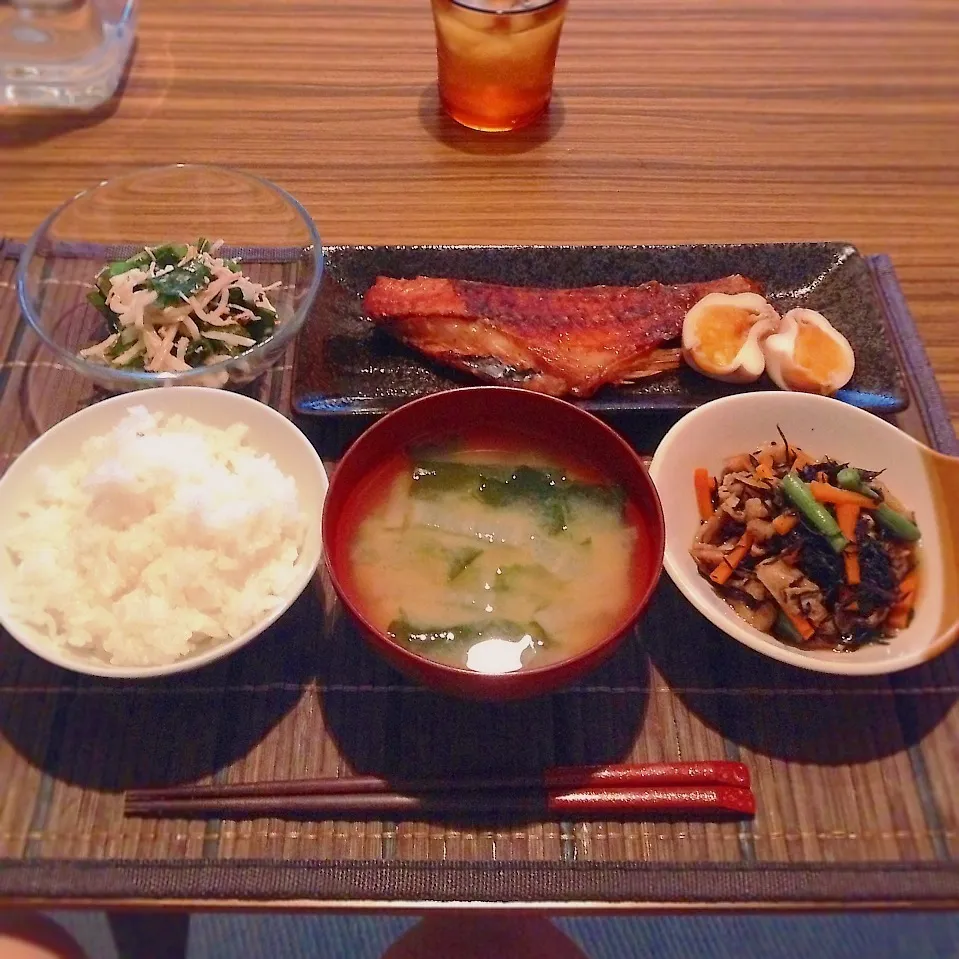 みりん干し、ヒジキの煮物、大根とワカメのポン酢和え|はるさん