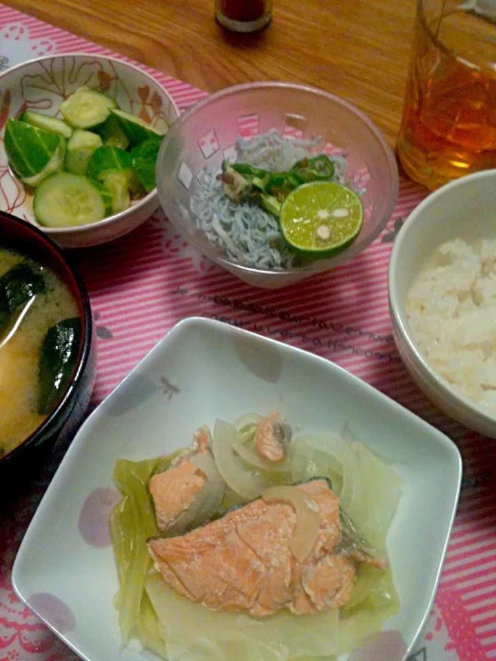 9/1 鮭とじゃがいもとキャベツの重ね煮，じゃこおろし|kykyさん