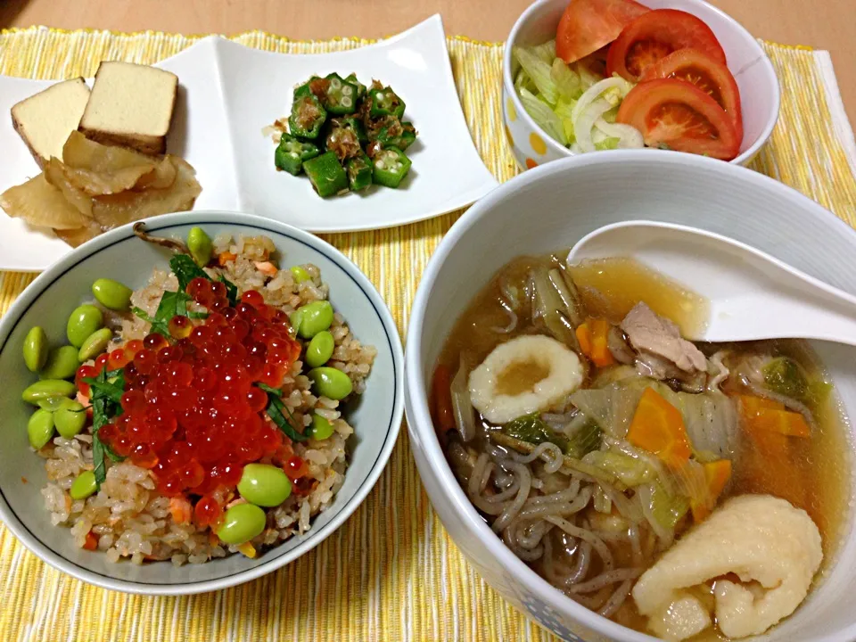 きりたんぽ汁と鮭の炊き込みご飯。|なかのさん