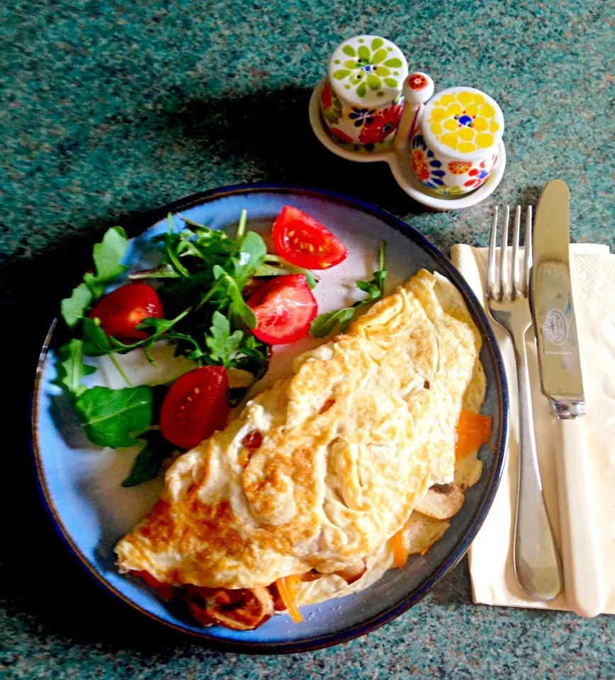 Snapdishの料理写真:Red Leicester and sautéed mushroom omelette|louise beresfordさん