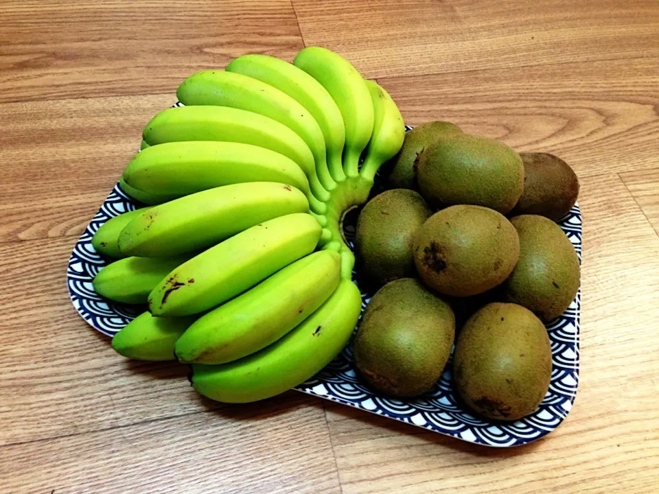 Fresh Fruits~ 🍌 Mini Bananas and Kiwifruits|✨강민지✨さん