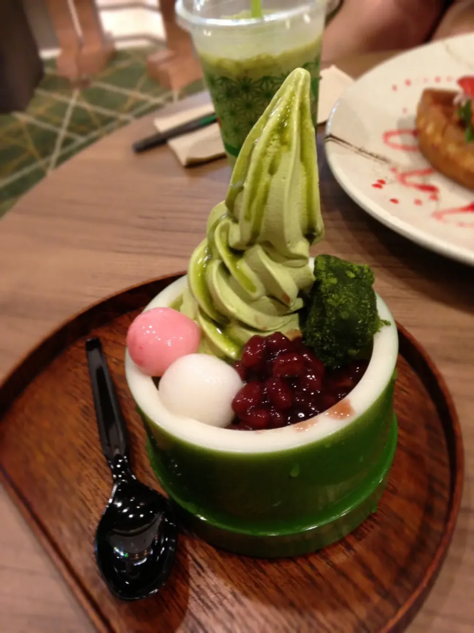 Green tea ice cream served with red bean|Floria Yipさん