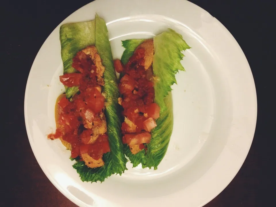 Fajitas on lettuce wrap, with peppers, tomato, organic salsa, and ginger chicken|Miahさん