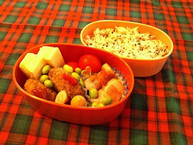 Snapdishの料理写真:娘が自分で作ったお弁当(^_^)b|うさかめさん