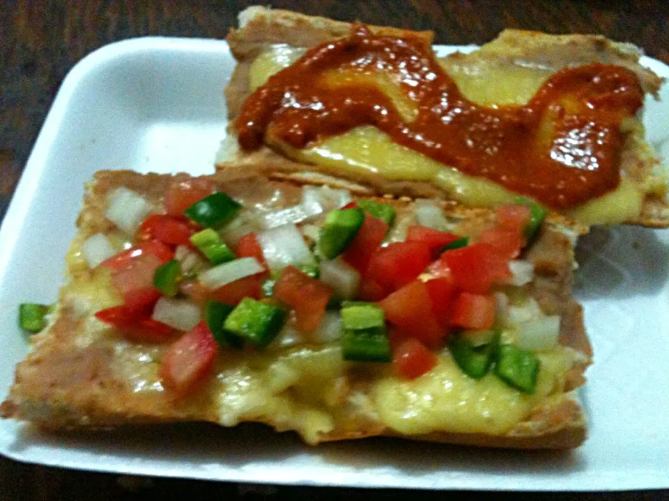 Molletes con pico de gallo y salsa de chipotle|karla zannethさん