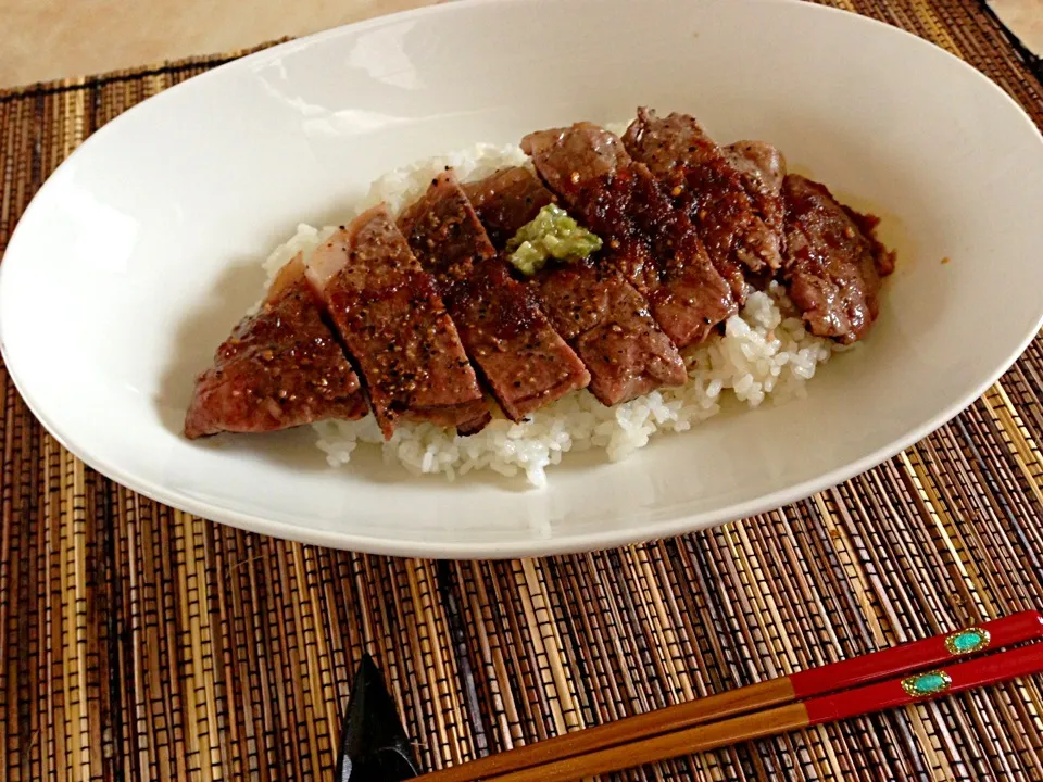 ステーキ丼♡和風ね♡|ぷわこさん