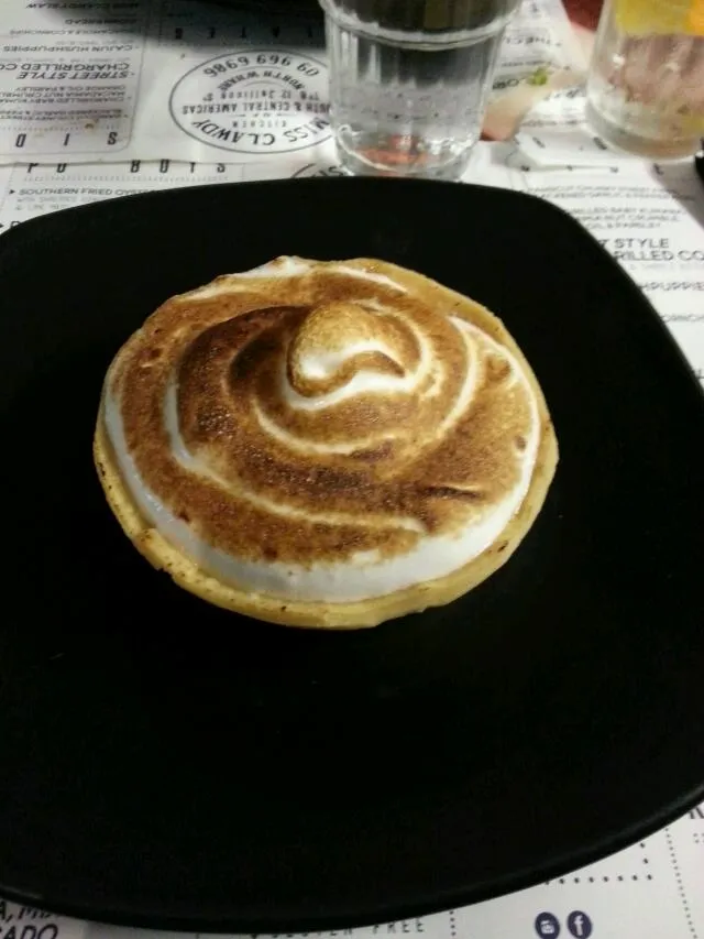 Snapdishの料理写真:key lime pie & torched meringue|Mia Suzukiさん