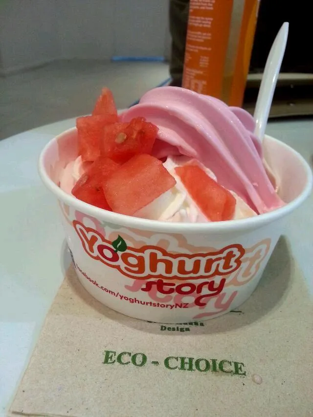 Snapdishの料理写真:strawberry and original flavor yoghurt. with watermelon.|Mia Suzukiさん