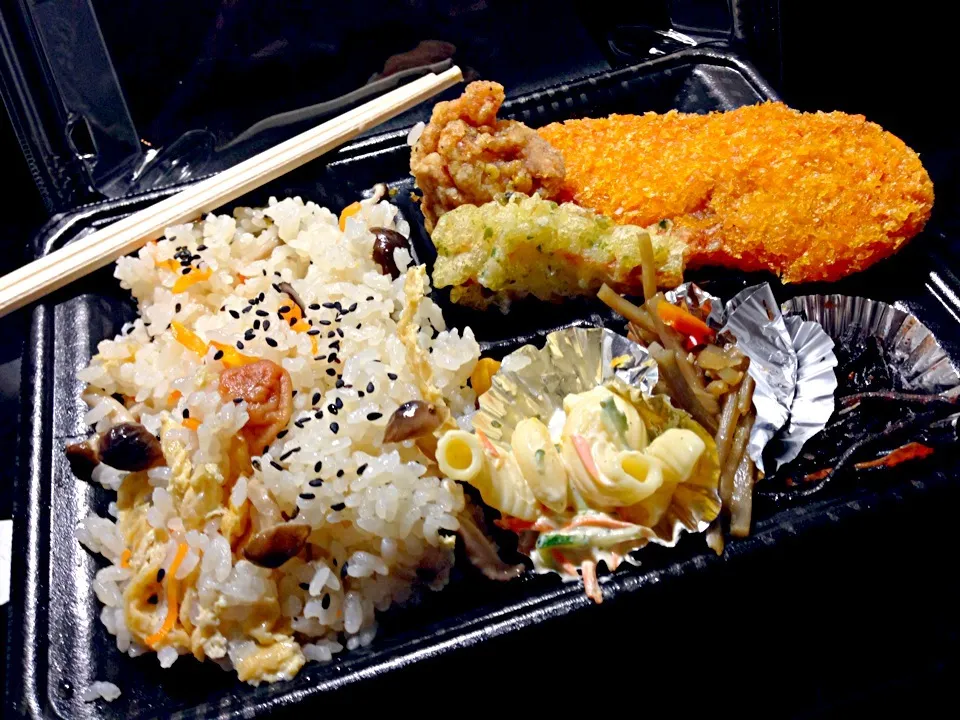 茶屋 白身魚のフライ弁当（きのこの炊き込み御飯）|ponnaoさん