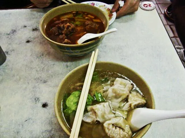 餛飩麵と牛肉麺☆|きょんさん