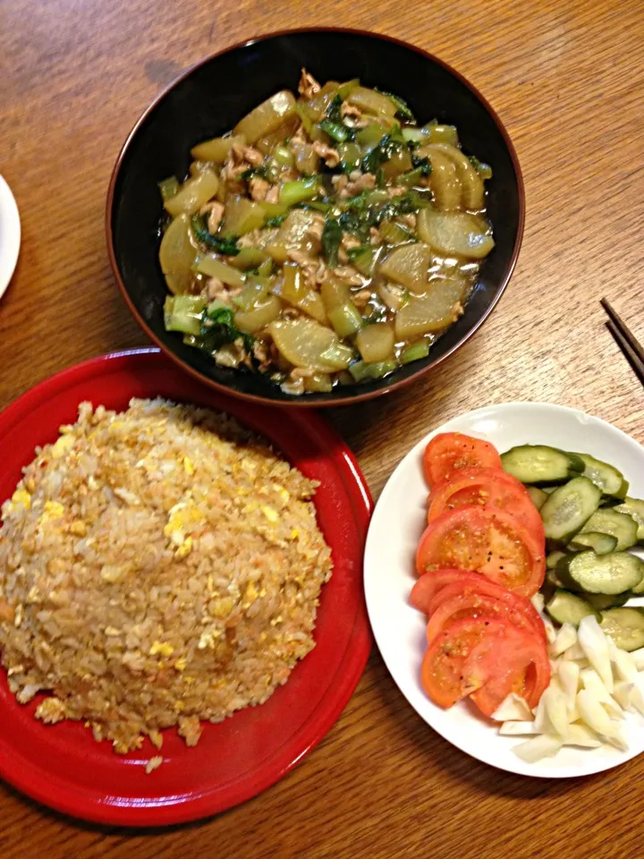 ★大根と青梗菜と豚の煮物★シャケ卵炒飯★トマト|三宅 里美さん