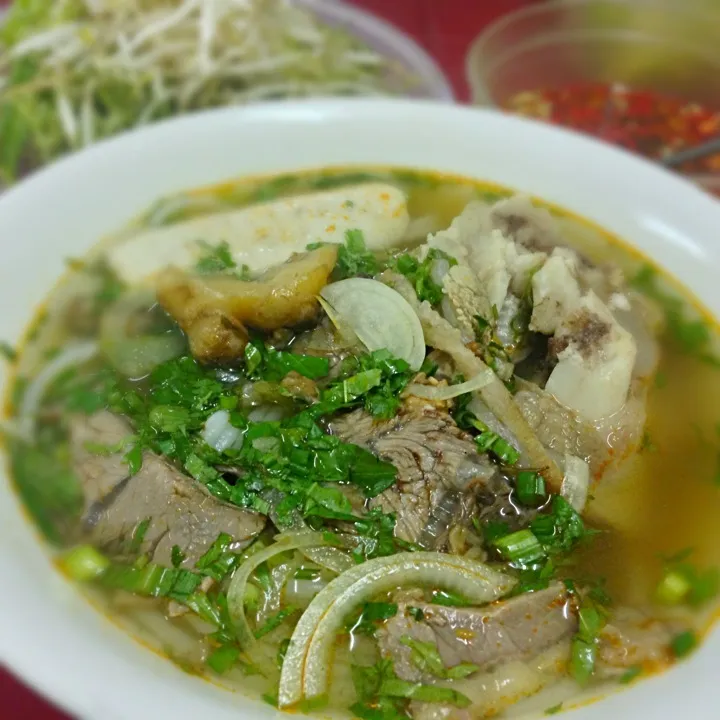 Snapdishの料理写真:Hue beef noodle (Bún bò Huế)|Thien Anさん