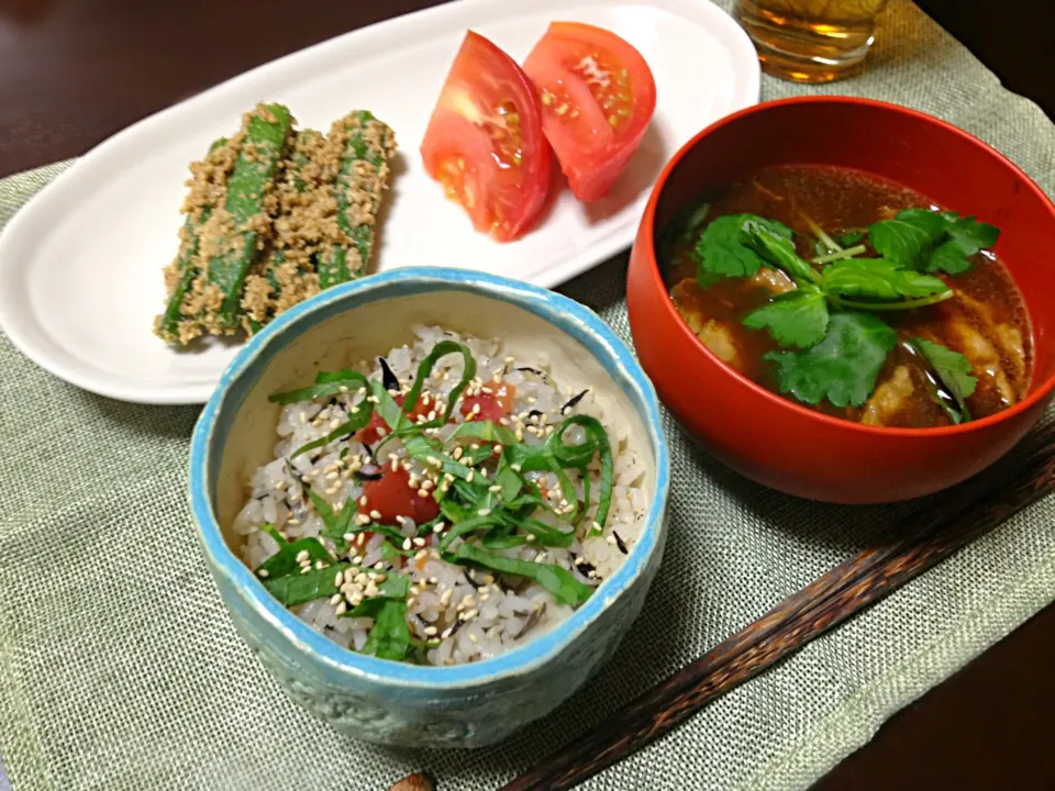 ひじきと梅とじゃこの炊き込みご飯.赤味噌でゴボウとなめこ入り豚汁|恭子さん