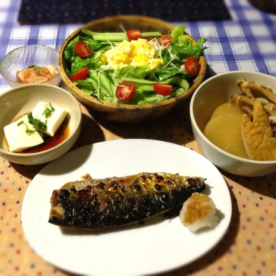 Snapdishの料理写真:鯖、おでん、サラダ、湯豆腐、キムチ|純さん