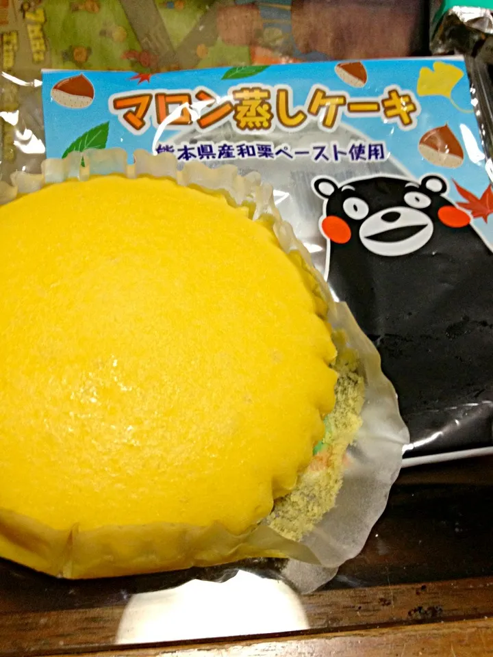 #夜おやつ くまモン マロン蒸しケーキ 熊本県産和栗ペースト使用。しっかり栗の味がした！マーガリンと味が合いそうな味がする。|ms903さん