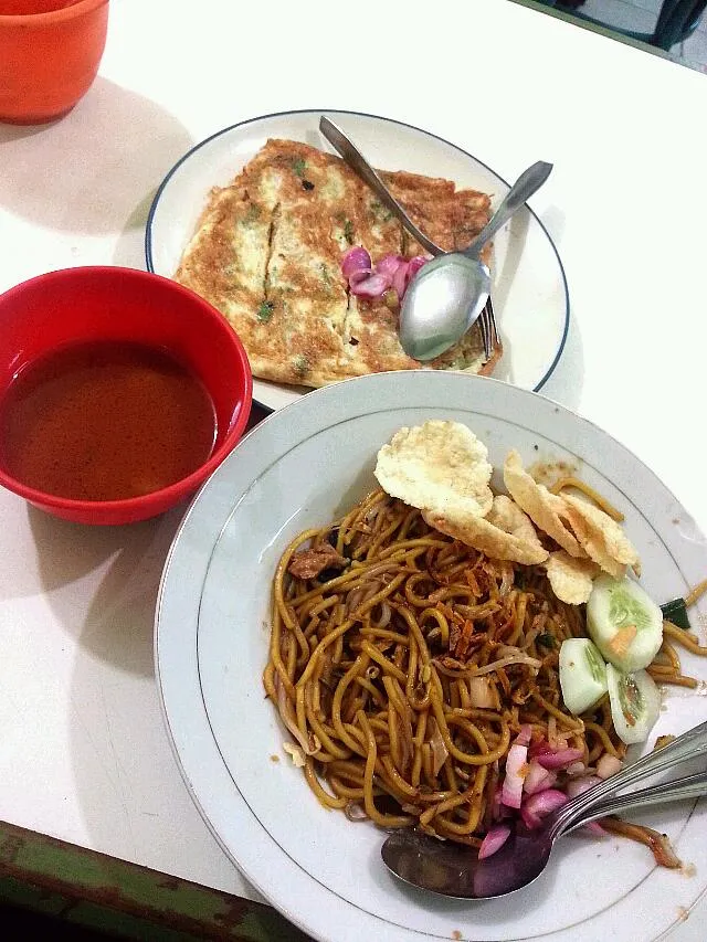 mie aceh tumis+martabak kuah kari|vitantriさん