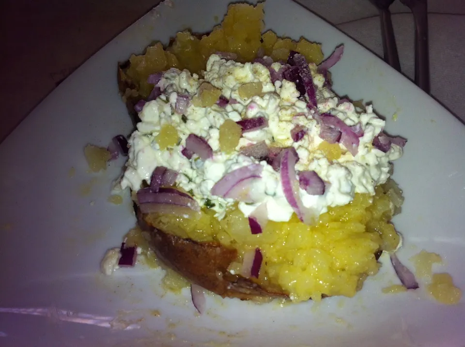 Baked potato with cottage cheese, chives and onion|Emma Proe Was Duncalfさん