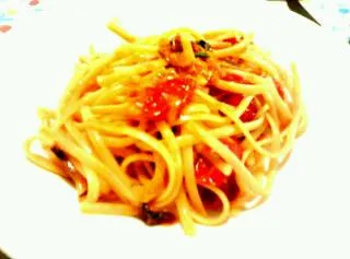 linguine#pachino tomatoes#sweet Tropea's onion#anchovies#basil#olive oil|ceccaさん