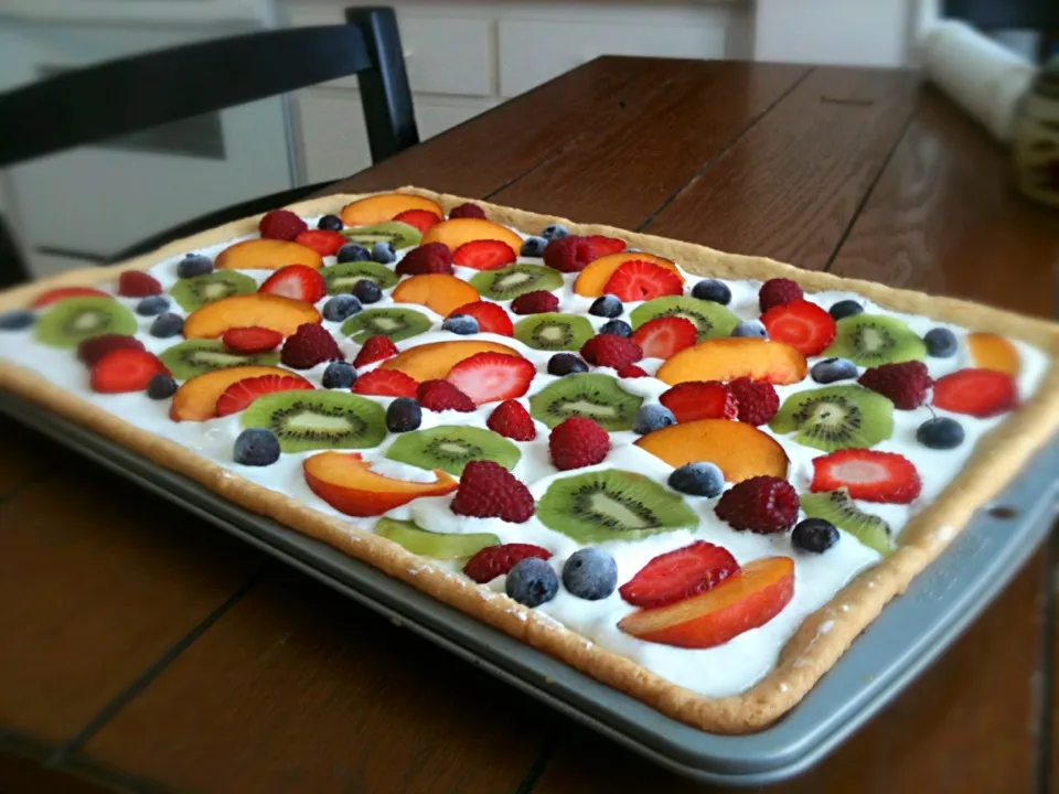 Snapdishの料理写真:Fruit Pizza|Idelisse Riveraさん