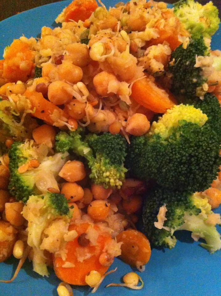 Warm lentil, chickpea, carrot & broccoli salad|Nick Hiderさん