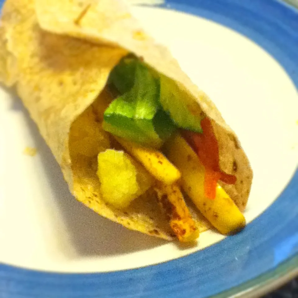 Snapdishの料理写真:Vegetable fajita (sweet potato, squash, tomatoes, lettuce on brown rice tortilla)|Sai linさん