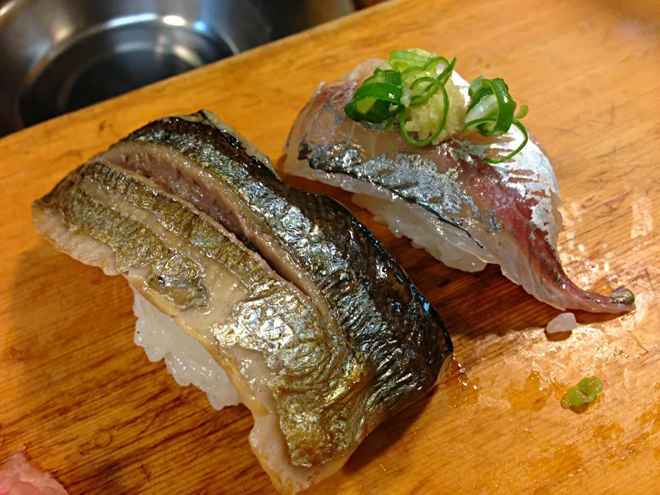 光もの食べ比べ。炙り秋刀魚と小鯵。|たけうちさん