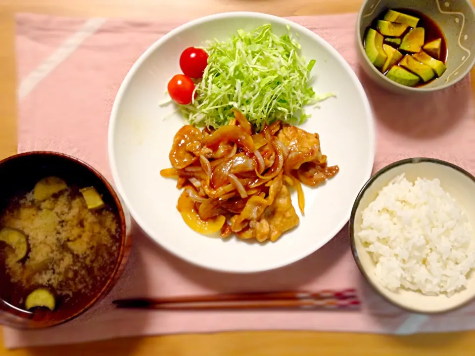 タモリさんの生姜焼き。なすとみょうがの味噌汁。アボカドのわさび醤油漬け。|あすみさん