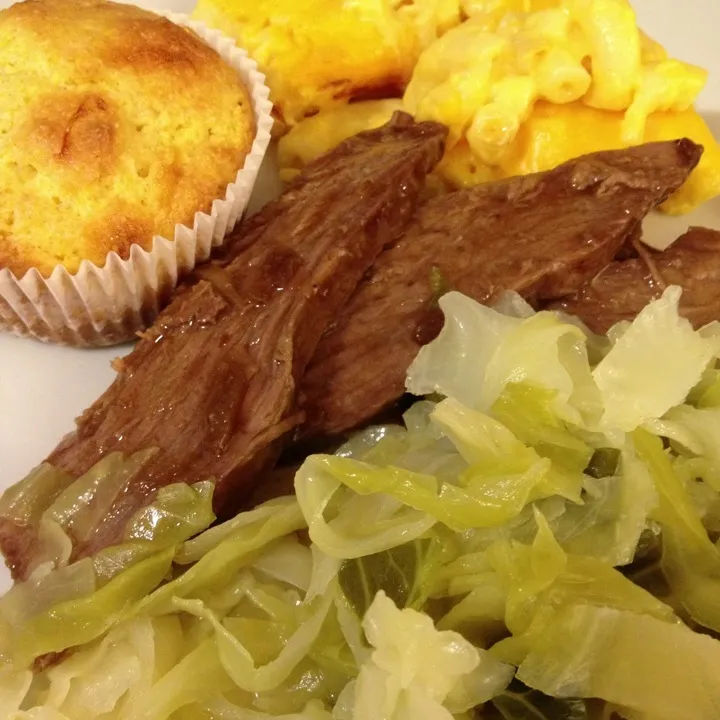 Roast, Mac, Cabbage, Corn Muffin (Prepared by my 93yr old Great Grandmother) 👏👏👏|Curt Chillさん