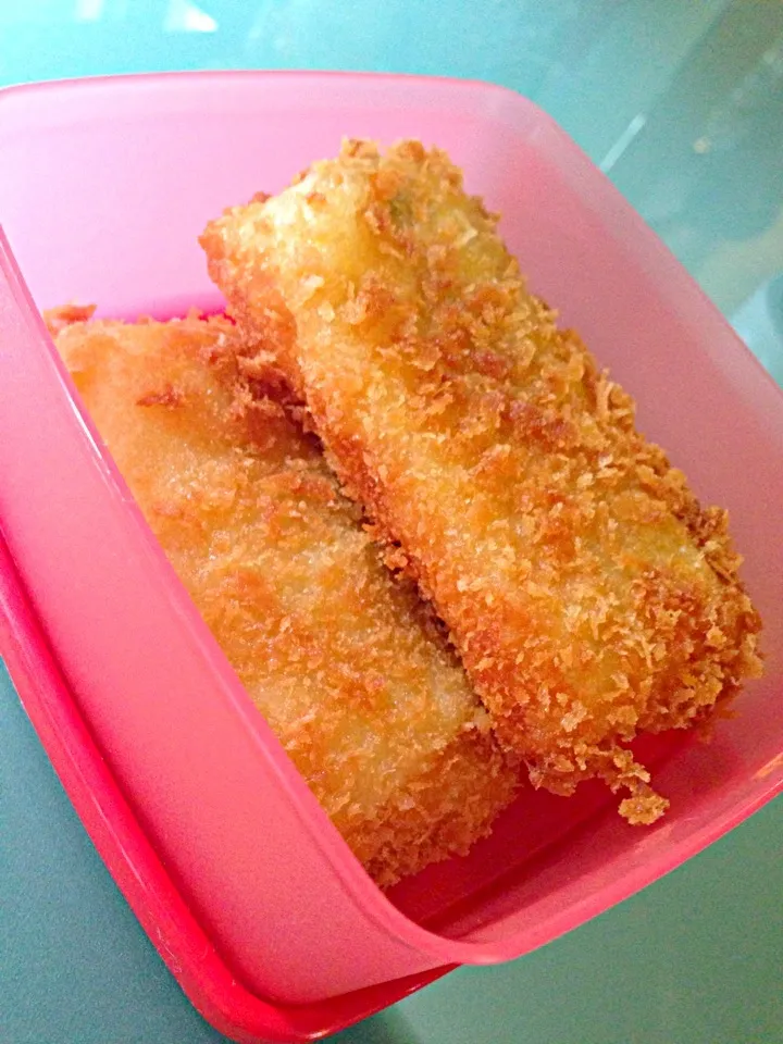 Snapdishの料理写真:My breakfast (by Chef Umi). Risoles, anyone?|Retti Syafrianiさん