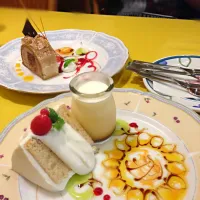 Snapdishの料理写真:自家製プリンとシフォンケーキ|ユージさん