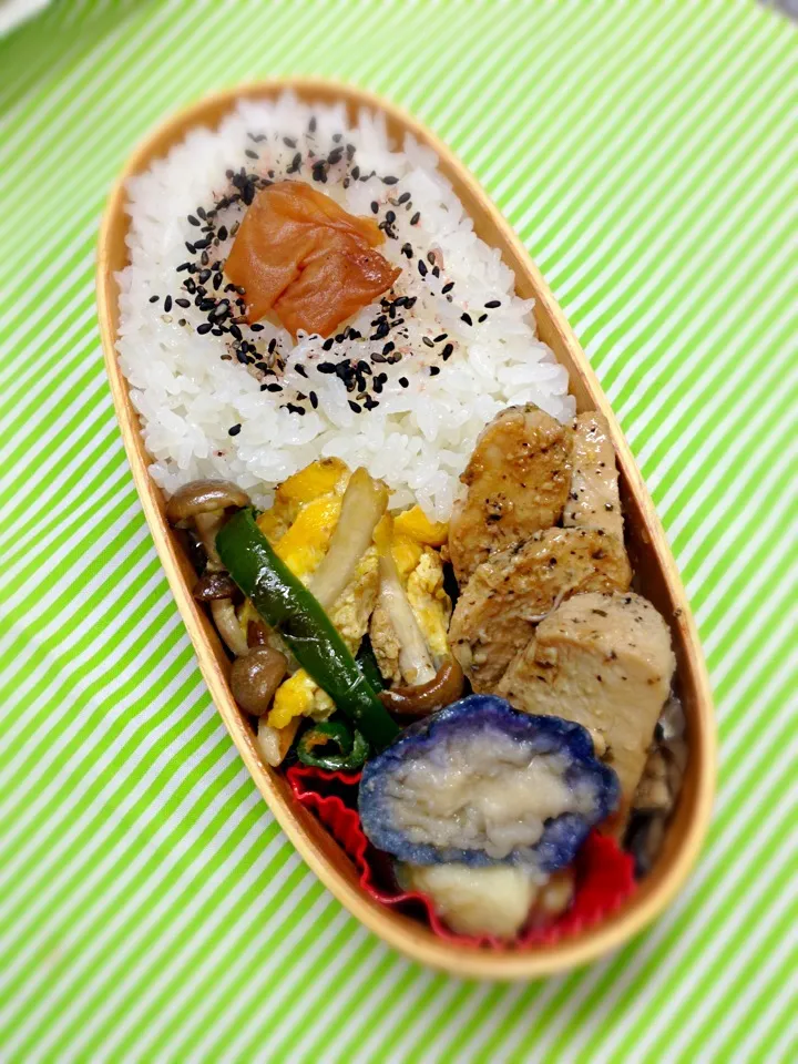 Snapdishの料理写真:9/3 くららさんの手間なしレンチン鶏~❤でお弁当꒰ ∩´∇ `∩꒱|mihaさん