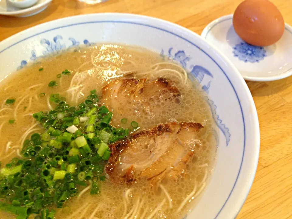 Snapdishの料理写真:今日は休み。ラーメンランチ。|ラパンママさん