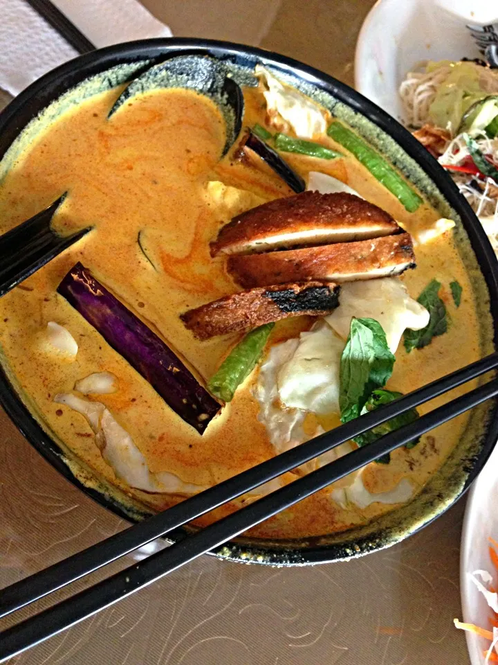 Snapdishの料理写真:Curry Laksa|LyzelleMayさん