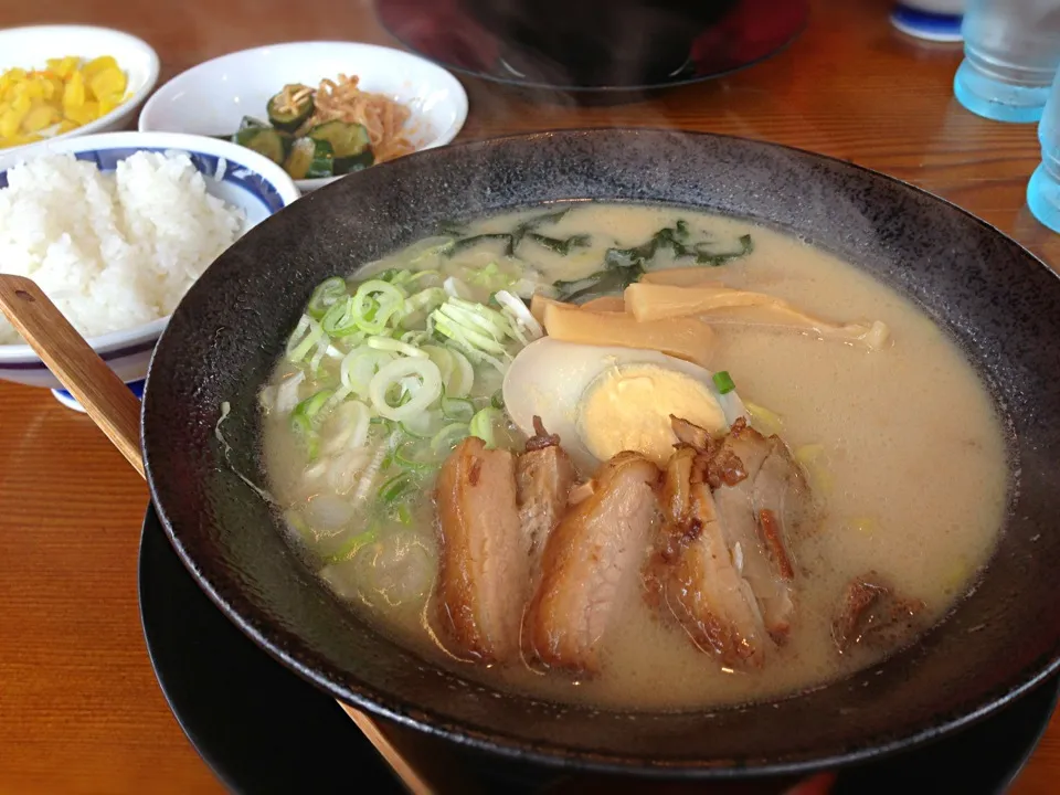 とんこつラーメン|たまさん