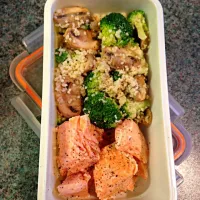 Salmon with lemon cous cous, mushrooms and broccoli in tahini sauce.|louise beresfordさん