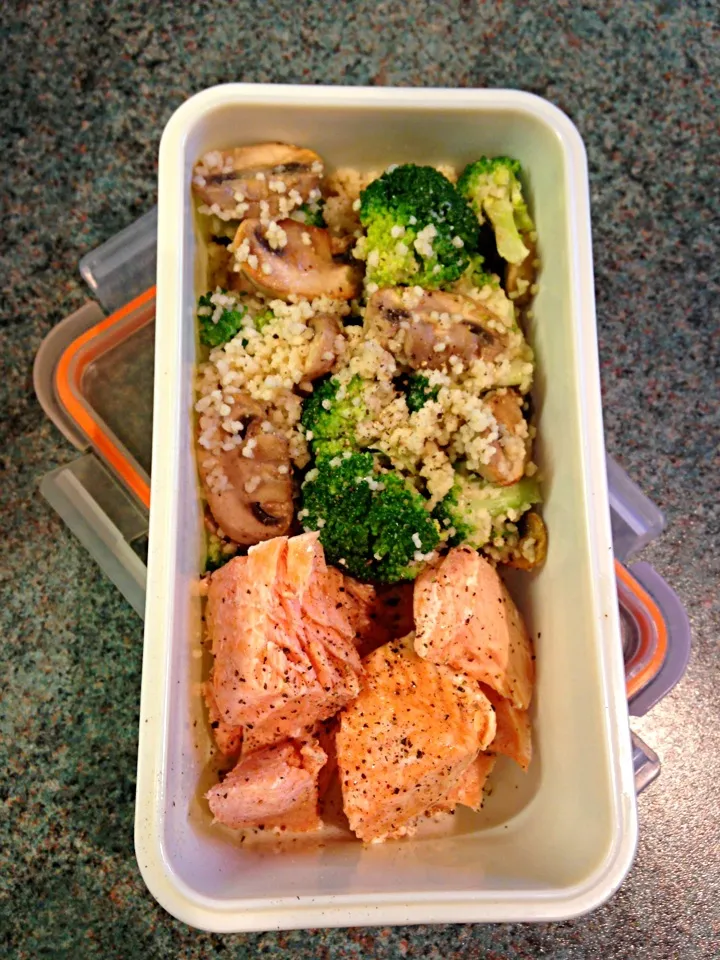 Salmon with lemon cous cous, mushrooms and broccoli in tahini sauce.|louise beresfordさん