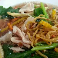 หมี่กรอบราดหน้าหมูผักรวม|Iam Ningさん