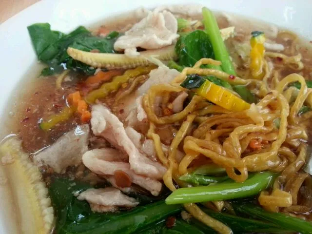 หมี่กรอบราดหน้าหมูผักรวม|Iam Ningさん