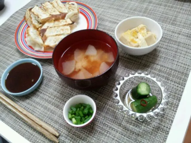 今日の夕食③ 餃子、きゅうりの甘酢漬け、高野豆腐のたまごとじ|pinknari🐰🌈さん