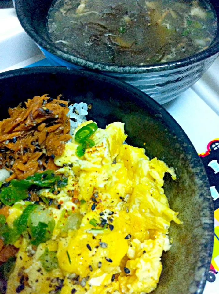 かつおフレークの3色丼♪|ちょきさん