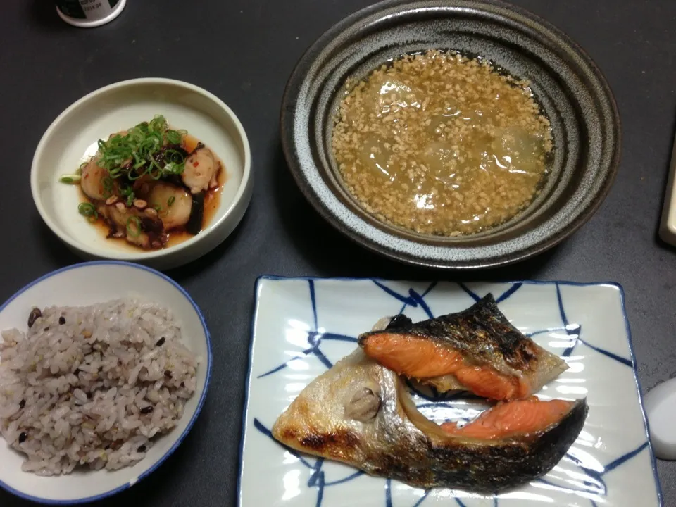 焼き鮭、タコの和え物、鶏ひきにくととうがん|まいさん